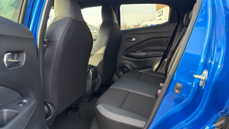 Nissan Juke 1.0 DiG-T N-Connecta 5dr Petrol Hatchback